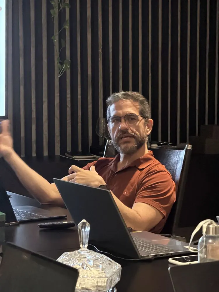 Participante comentando durante a aula